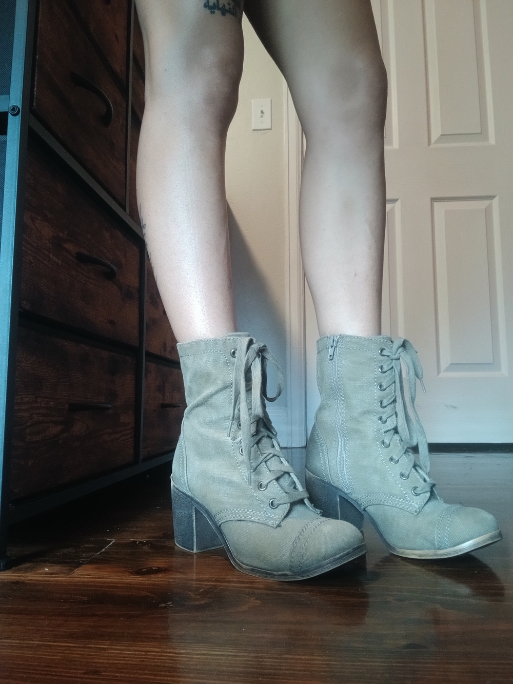 Women's Green Lace-Up Suede Ankle Boots